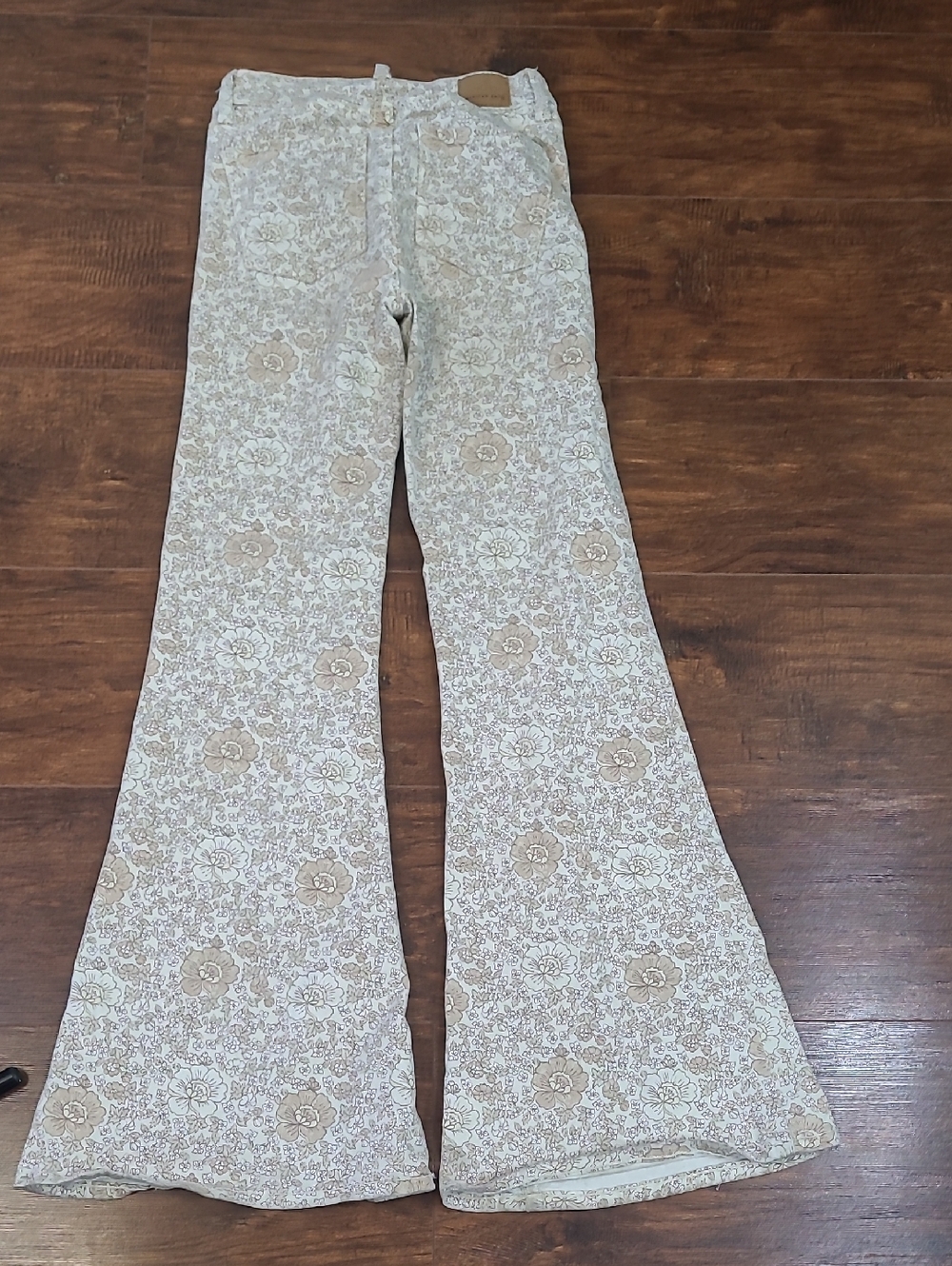 American Eagle Outfitters Floral Button-Up Top in Cream and Beige High Rize 00 - Picture 6 of 11